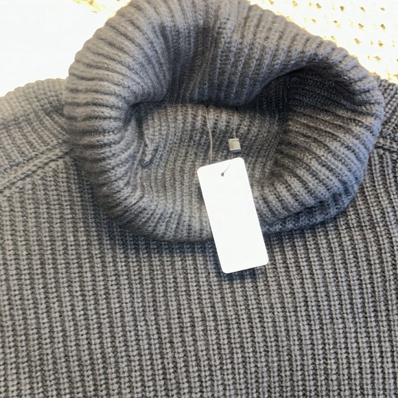 Express short sleeve turtleneck sweater vest - Picture 2 of 7